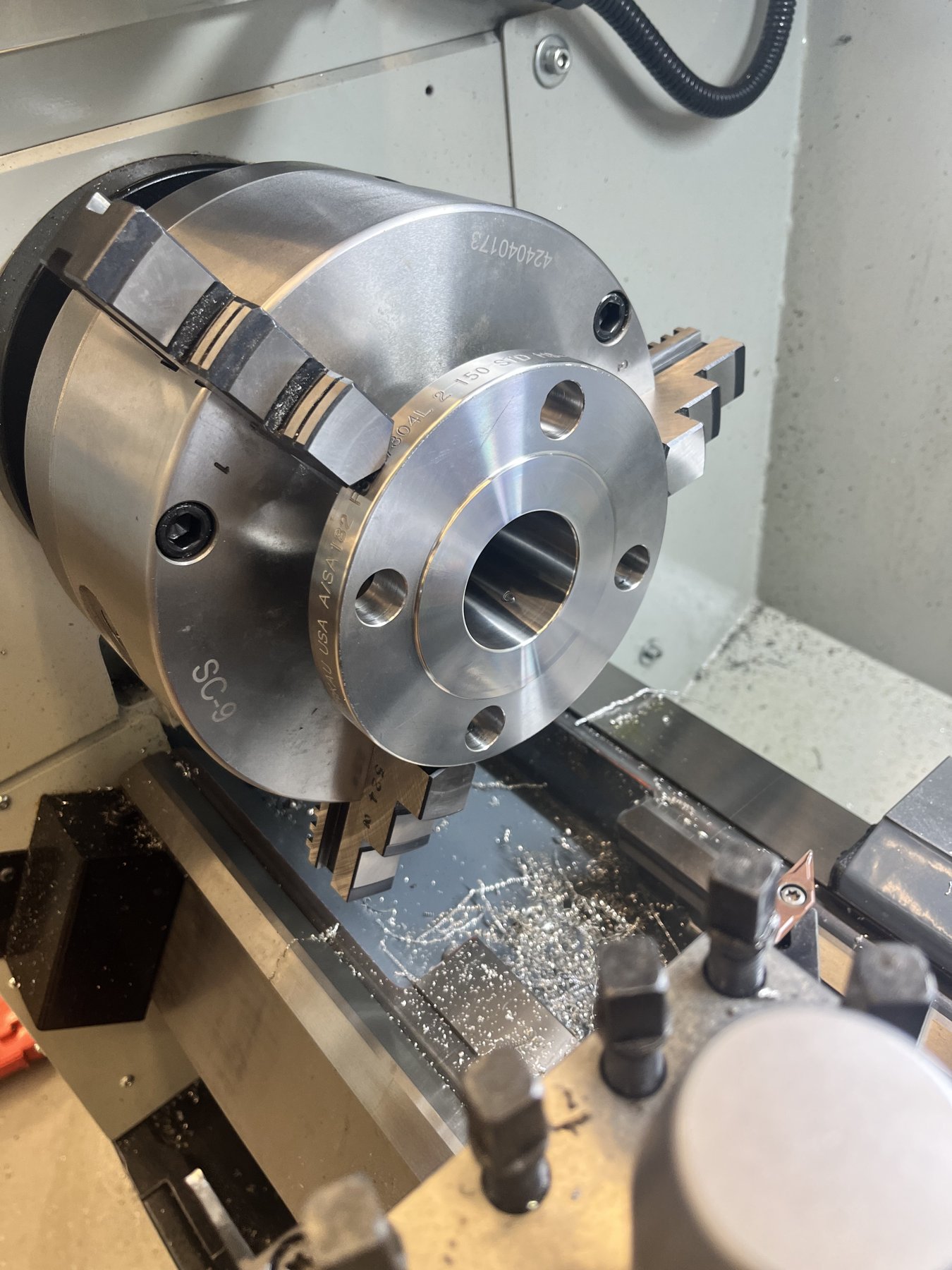Turning a circular mixer component in the lathe