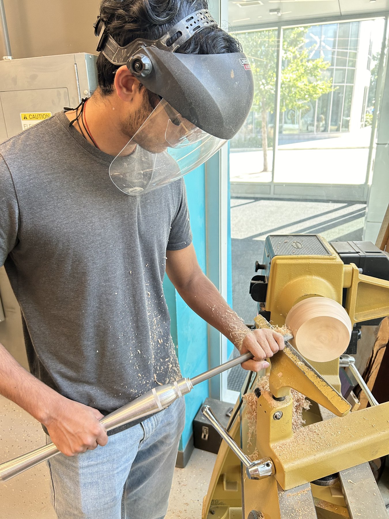 Turning a bowl on the lathe